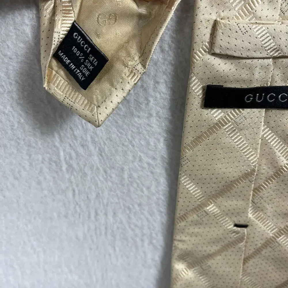 Vintage Gucci Necktie Champagne Colored Silk Geometric Classic Fit Italy